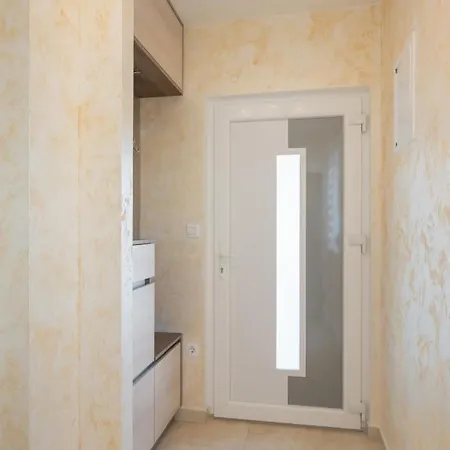 Apartment Tikvarin, Kastel Kambelovac Kastela Exterior photo